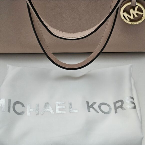 PRICE REDUCED!!EUC, Michael Kors bag in dusty rose - Picture 7 of 7